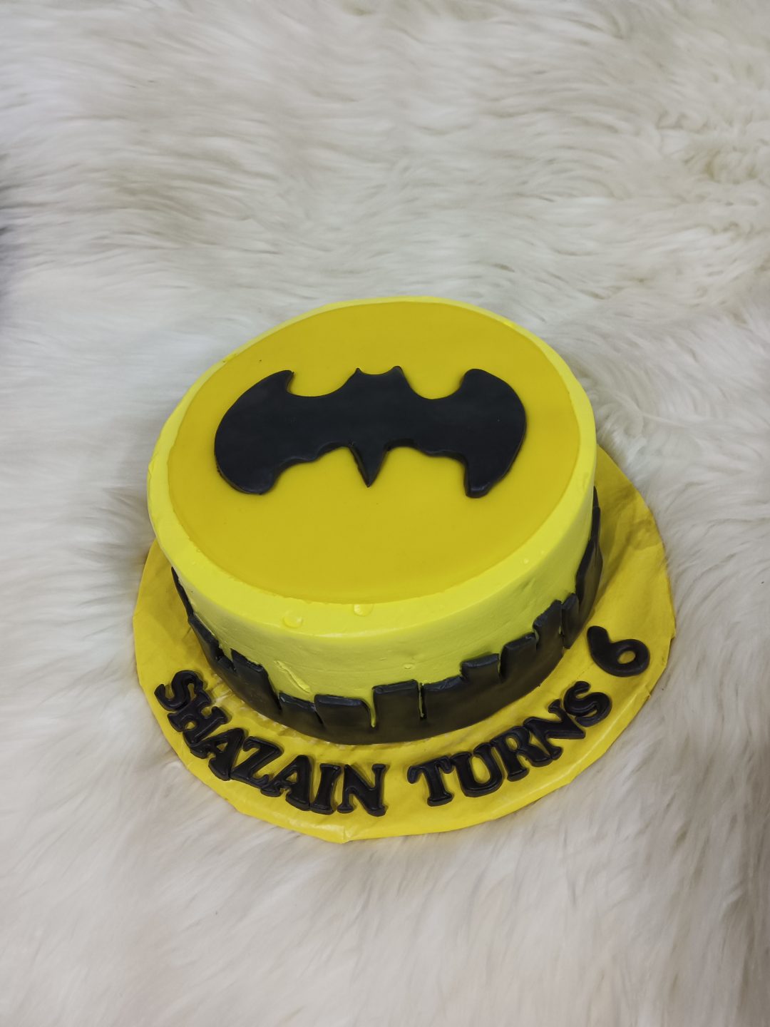 Batman theme cream with fondant cake