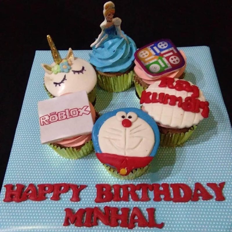 Customized full fondant cupcakes for kids