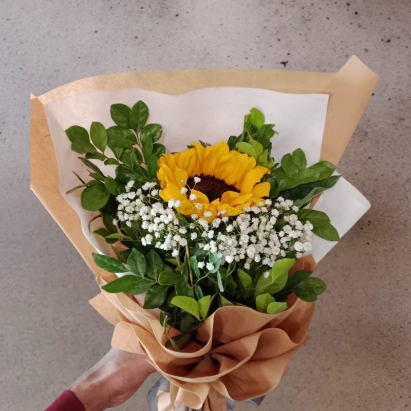 Cheerful sunflower bouquet paired with delicate baby breaths – the perfect budget-friendly gift, available for same-day delivery in Karachi.